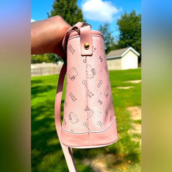 Hello Kitty Pink Crossbody Bundle - Picture 9 of 15